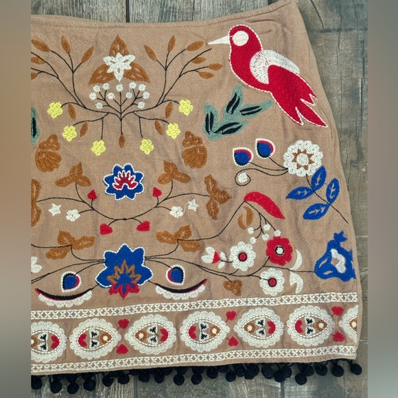 EUC Umgee Embroidered Mini Skirt Size Medium - Picture 3 of 5